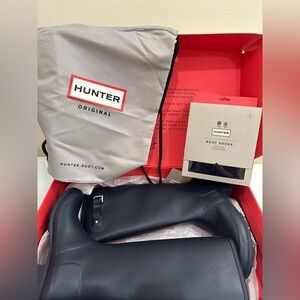 BRAND NEW Hunter Women’s Navy Blue Rain Boots with Boot Socks